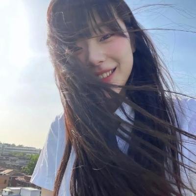 照片中的女孩